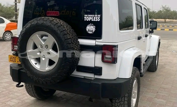 Buy Used Toyota Tacoma White Car in Madinat Qabus in Masqat Buy Used Toyota Tacoma White Car in Madinat Qabus in Masqat