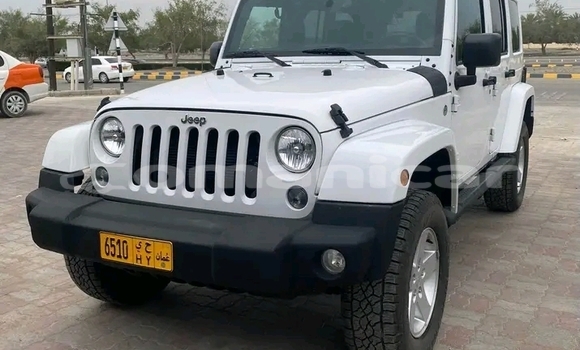 Buy Used Toyota Tacoma White Car in Madinat Qabus in Masqat Buy Used Toyota Tacoma White Car in Madinat Qabus in Masqat