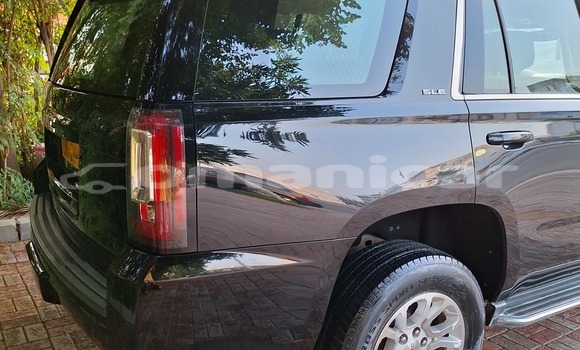 Buy Used GMC Yukon Black Car in Al khuwair in al-Batinah Buy Used GMC Yukon Black Car in Al khuwair in al-Batinah