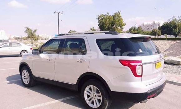 Buy Used Ford Escape White Car in Masqat in Masqat Buy Used Ford Escape White Car in Masqat in Masqat