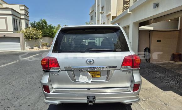 Buy Used Toyota Land Cruiser Silver Car in Muscat in Masqat Buy Used Toyota Land Cruiser Silver Car in Muscat in Masqat
