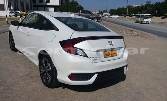 Buy Used Honda Civic White Car in Masqat in Masqat Buy Used Honda Civic White Car in Masqat in Masqat