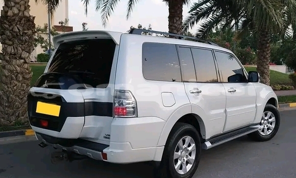 Buy Used Mitsubishi Carisma White Car in Suhar in al-Batinah Buy Used Mitsubishi Carisma White Car in Suhar in al-Batinah