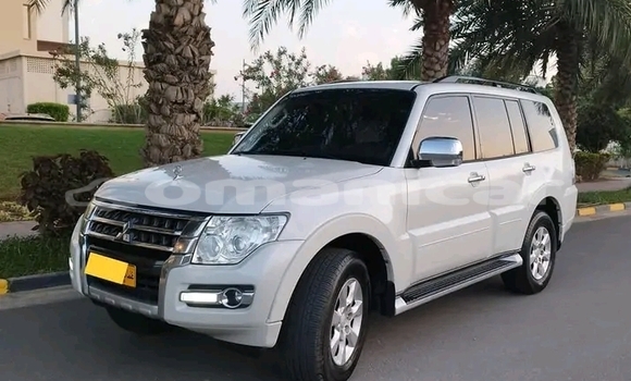 Buy Used Mitsubishi Carisma White Car in Suhar in al-Batinah Buy Used Mitsubishi Carisma White Car in Suhar in al-Batinah