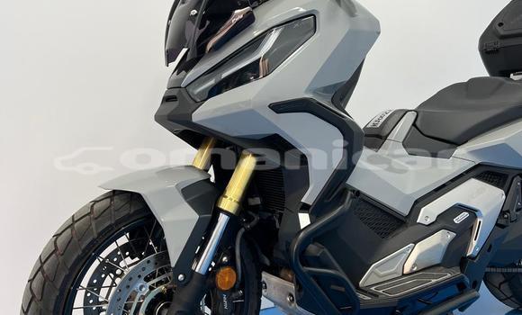 Buy Used Honda X-ADV Silver Bike in Muscat in Masqat Buy Used Honda X-ADV Silver Bike in Muscat in Masqat