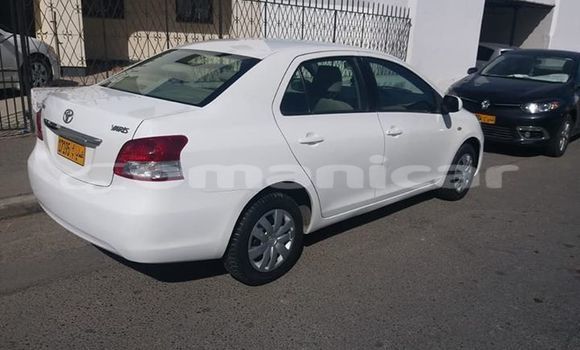 Buy Used Toyota Yaris White Car in Masqat in Masqat Buy Used Toyota Yaris White Car in Masqat in Masqat