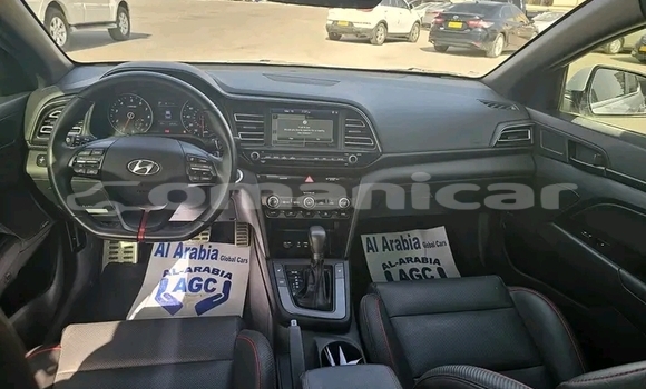 Buy Used Toyota Esquire White Car in Saham in al-Batinah Buy Used Toyota Esquire White Car in Saham in al-Batinah