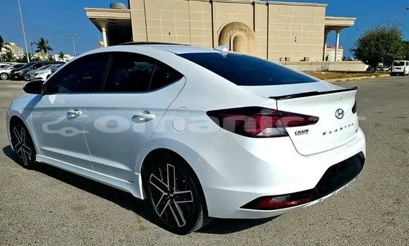 Buy Used Toyota Esquire White Car in Saham in al-Batinah Buy Used Toyota Esquire White Car in Saham in al-Batinah