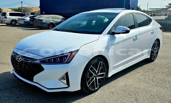 Buy Used Toyota Esquire White Car in Saham in al-Batinah Buy Used Toyota Esquire White Car in Saham in al-Batinah