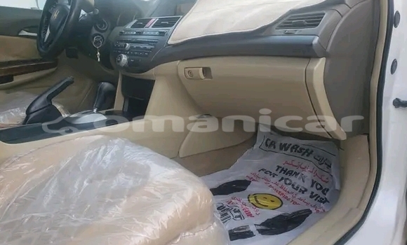 Buy Used Honda Accord White Car in al–Masna'ah in al-Batinah Buy Used Honda Accord White Car in al–Masna'ah in al-Batinah