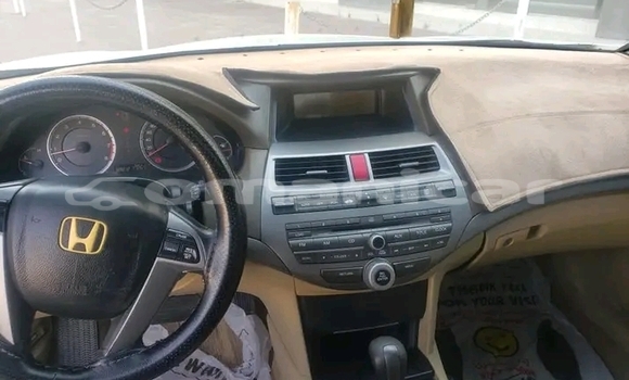 Buy Used Honda Accord White Car in al–Masna'ah in al-Batinah Buy Used Honda Accord White Car in al–Masna'ah in al-Batinah