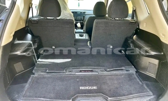 Buy Used Nissan Rogue White Car in as–Suwayq in al-Batinah Buy Used Nissan Rogue White Car in as–Suwayq in al-Batinah