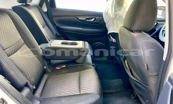 Buy Used Nissan Rogue White Car in as–Suwayq in al-Batinah Buy Used Nissan Rogue White Car in as–Suwayq in al-Batinah