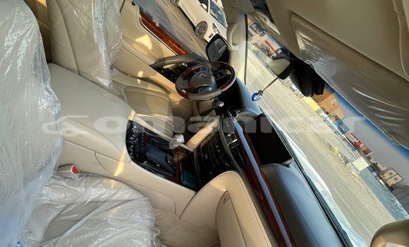 Buy Used Lexus LX 570 White Car in Suhar in al-Batinah Buy Used Lexus LX 570 White Car in Suhar in al-Batinah