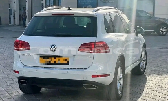 Buy Used Volkswagen Touareg White Car in Muscat in Masqat Buy Used Volkswagen Touareg White Car in Muscat in Masqat