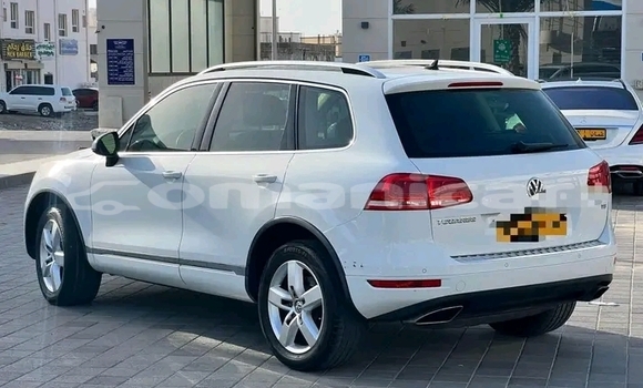 Buy Used Volkswagen Touareg White Car in Muscat in Masqat Buy Used Volkswagen Touareg White Car in Muscat in Masqat