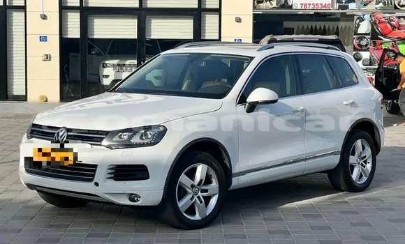 Buy Used Volkswagen Touareg White Car in Muscat in Masqat Buy Used Volkswagen Touareg White Car in Muscat in Masqat