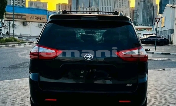 Buy Used Toyota Sienna Black Car in Matrah in Masqat Buy Used Toyota Sienna Black Car in Matrah in Masqat