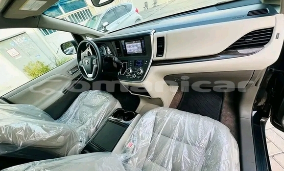 Buy Used Toyota Sienna Black Car in Matrah in Masqat Buy Used Toyota Sienna Black Car in Matrah in Masqat