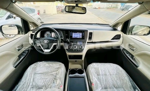 Buy Used Toyota Sienna Black Car in Matrah in Masqat Buy Used Toyota Sienna Black Car in Matrah in Masqat