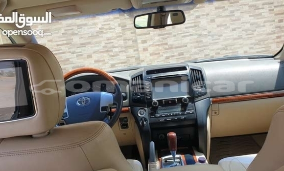Buy Used Toyota Land Cruiser Beige Car in Nizwa in ad-Dakhiliyah Buy Used Toyota Land Cruiser Beige Car in Nizwa in ad-Dakhiliyah