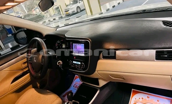 Buy Used Mitsubishi Outlander White Car in Sumayl in ad-Dakhiliyah