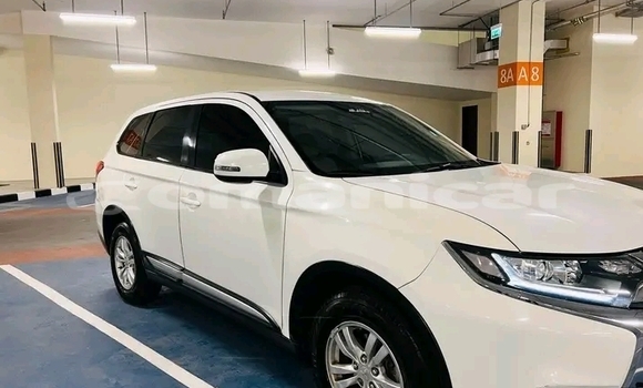 Buy Used Mitsubishi Outlander White Car in Sumayl in ad-Dakhiliyah Buy Used Mitsubishi Outlander White Car in Sumayl in ad-Dakhiliyah