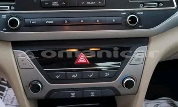 Buy Used Toyota Avensis Verso White Car in as–Sib in Masqat Buy Used Toyota Avensis Verso White Car in as–Sib in Masqat