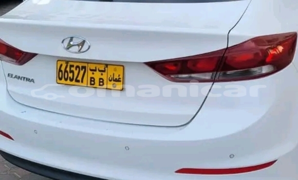 Buy Used Toyota Avensis Verso White Car in as–Sib in Masqat Buy Used Toyota Avensis Verso White Car in as–Sib in Masqat