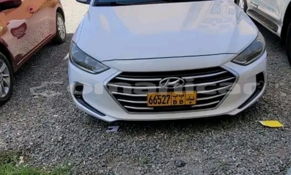 Buy Used Toyota Avensis Verso White Car in as–Sib in Masqat Buy Used Toyota Avensis Verso White Car in as–Sib in Masqat