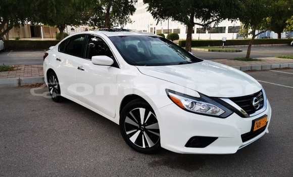 Buy Used Nissan Altima White Car in Masqat in Masqat Buy Used Nissan Altima White Car in Masqat in Masqat