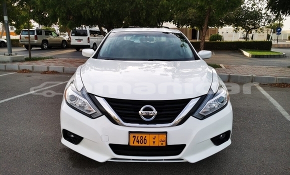 Buy Used Nissan Altima White Car in Masqat in Masqat Buy Used Nissan Altima White Car in Masqat in Masqat