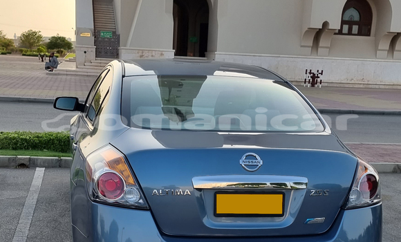 Buy Used Nissan Altima Blue Car in Bawshar in Masqat Buy Used Nissan Altima Blue Car in Bawshar in Masqat