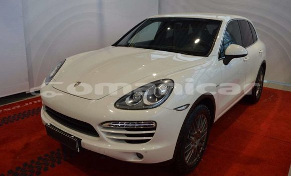 Buy Import Porsche Cayenne White Car in Import - Dubai in Dhufar