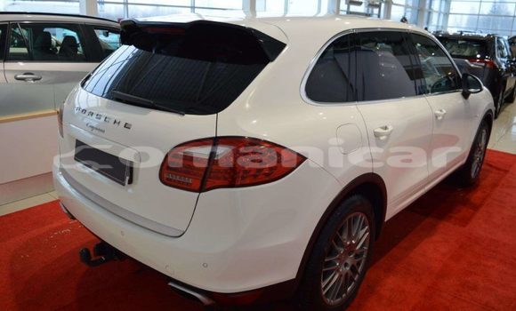 Buy Import Porsche Cayenne White Car in Import - Dubai in Dhufar Buy Import Porsche Cayenne White Car in Import - Dubai in Dhufar