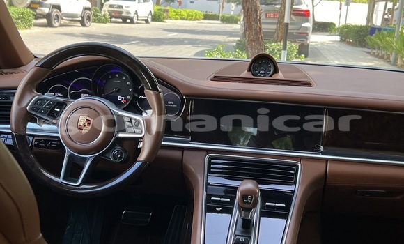 Buy Used Porsche Panamera Silver Car in Muscat in Masqat Buy Used Porsche Panamera Silver Car in Muscat in Masqat