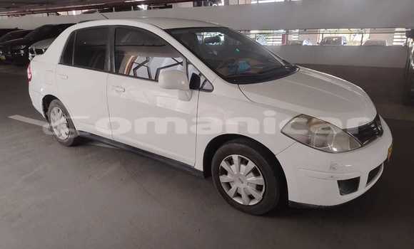Buy Used Nissan Tiida White Car in Azaiba in Masqat Buy Used Nissan Tiida White Car in Azaiba in Masqat