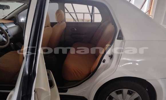 Buy Used Nissan Tiida White Car in Azaiba in Masqat Buy Used Nissan Tiida White Car in Azaiba in Masqat