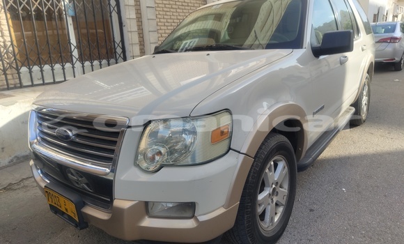 Buy Used Ford Explorer White Car in Masqat in Masqat Buy Used Ford Explorer White Car in Masqat in Masqat
