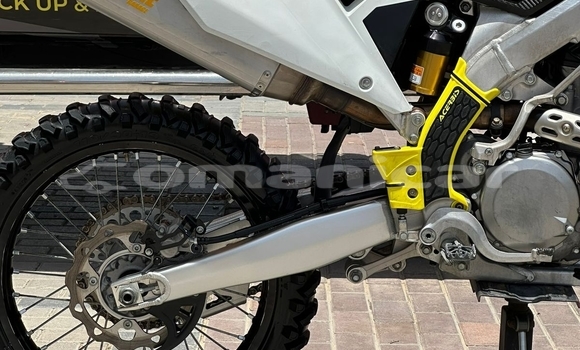 Buy Used Suzuki RM Beige Bike in Muscat in Masqat Buy Used Suzuki RM Beige Bike in Muscat in Masqat