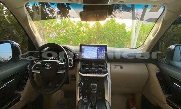 Buy Used Toyota Land Cruiser White Car in Muscat in Masqat Buy Used Toyota Land Cruiser White Car in Muscat in Masqat