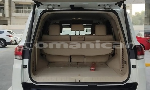 Buy Used Toyota Land Cruiser White Car in Muscat in Masqat Buy Used Toyota Land Cruiser White Car in Muscat in Masqat