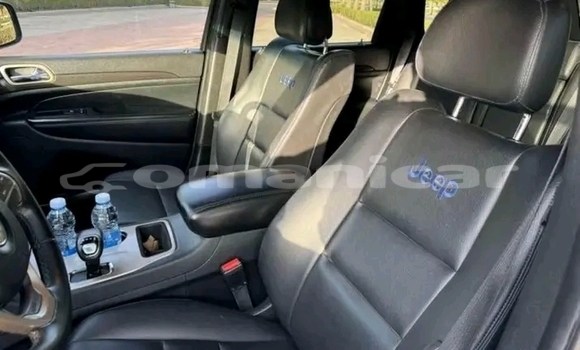 Buy Used Jeep Cherokee Black Car in al–Khaburah in al-Batinah Buy Used Jeep Cherokee Black Car in al–Khaburah in al-Batinah