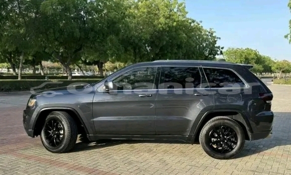 Buy Used Jeep Cherokee Black Car in al–Khaburah in al-Batinah Buy Used Jeep Cherokee Black Car in al–Khaburah in al-Batinah