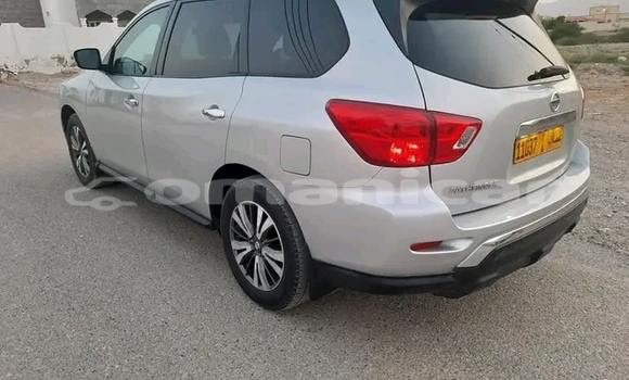 Buy Used Nissan Pathfinder Other Car in as–Sib in Masqat Buy Used Nissan Pathfinder Other Car in as–Sib in Masqat