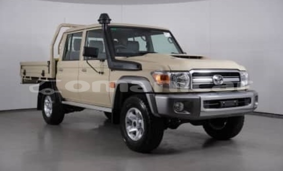 Buy Used Toyota Land Cruiser White Car in Muscat in Masqat Buy Used Toyota Land Cruiser White Car in Muscat in Masqat