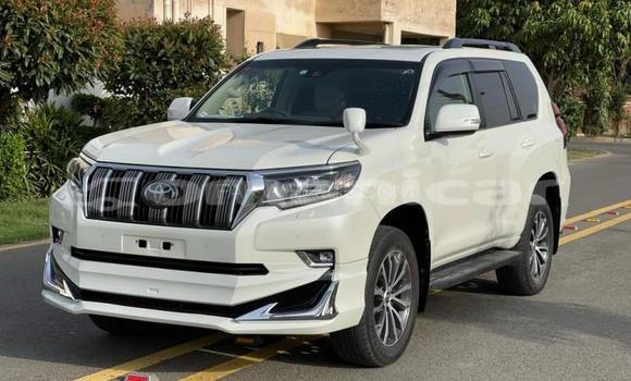 Buy Used Toyota Land Cruiser Prado White Car in Muscat in Masqat Buy Used Toyota Land Cruiser Prado White Car in Muscat in Masqat