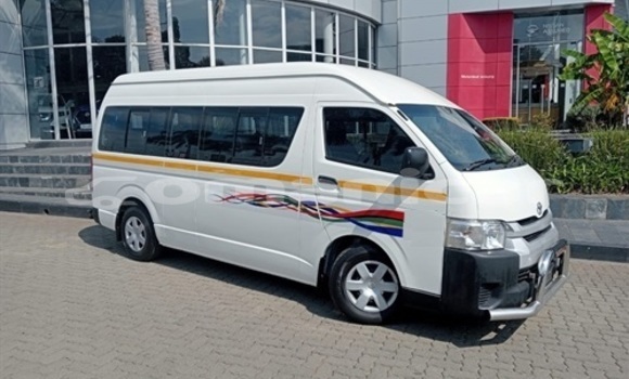 Buy Used Toyota Hiace White Car in Muscat in Masqat Buy Used Toyota Hiace White Car in Muscat in Masqat