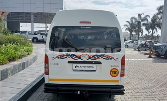 Buy Used Toyota Hiace White Car in Muscat in Masqat Buy Used Toyota Hiace White Car in Muscat in Masqat