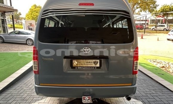 Buy Used Toyota Hiace White Car in Muscat in Masqat Buy Used Toyota Hiace White Car in Muscat in Masqat